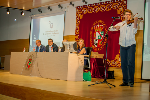 FOTOS DE LA GRADUACIÓN DE CICLOS 2015. YA PODEIS VER Y/0 DESCARGAR.