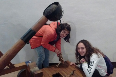 ALUMNOS DE 1º DE ESO VISITAN LA EXPOSICIÓN DE CATAPULTAS. 